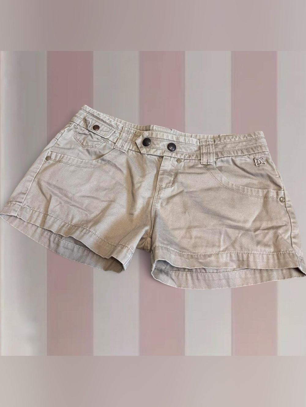 DC Y2K Tan Shorts - Picture 2 of 6